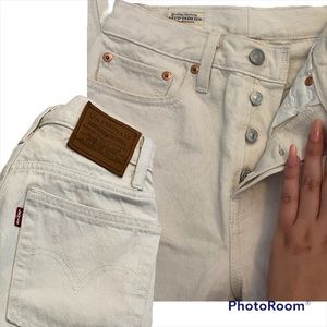 Cream denim Levi’s!